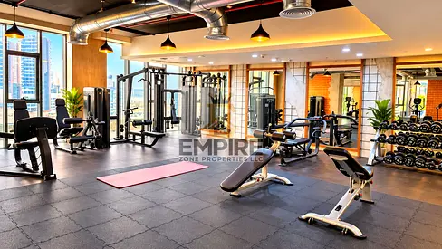 Full sea view big space, parking, Gym pool kids play are wardrobe made room balcony