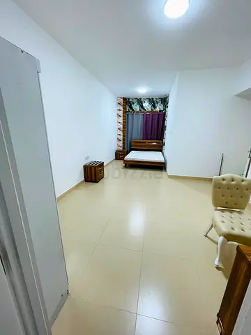 Big Master room for single lady near union metro
