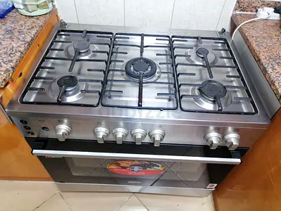 Oven Cooker 100% Working 1 Head Not working Not Negotiatable Pick Up Sharjah Serious Buyers Only
