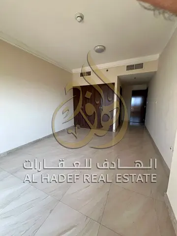 فرصة مميزة للسكن في منطقة القليعة بالشارقة! شقة غرفة وصالة بمساحة عملية، تضم 3 حمامات ومطبخًا، مع عرض مميز يوفر عليك جزءًا من تكاليف السكن: شهر مجاني