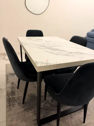 Marble-look dining table with 4 upholstered chairs