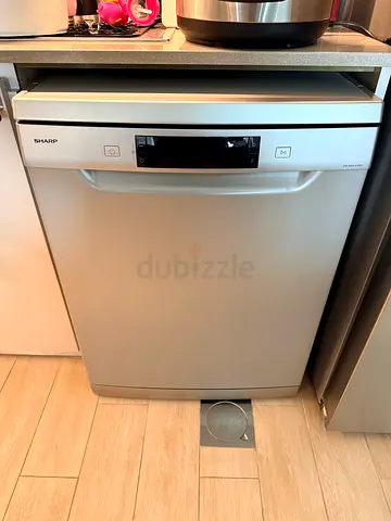 Sharp freestanding stainless steel dishwasher - good condition