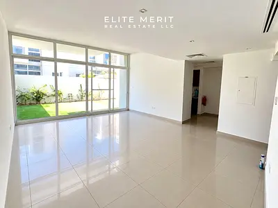 حديقة خاصة | 3 غرف نوم + غرفة خادمة | غير مفروش | متاح الآن