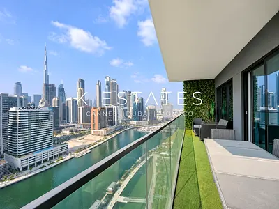 CANAL & BURJ KHALIFA VIEW | PANORAMIC BALCONY