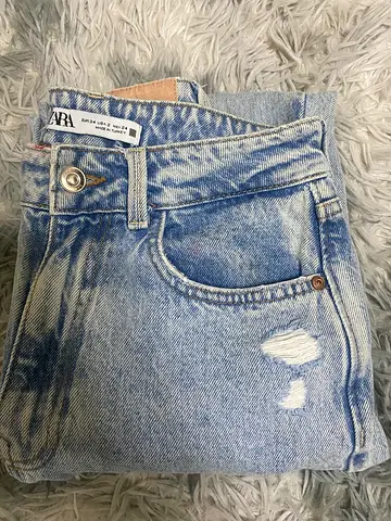 Light blue distressed Zara jeans - size unknown, gently used