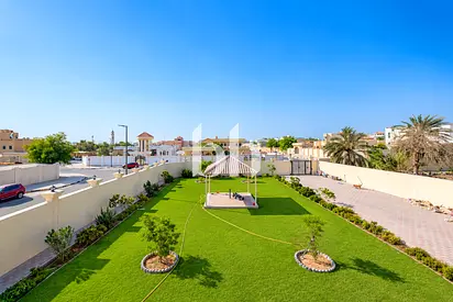 6 Bedroom | 2 Plots | Excellent Location