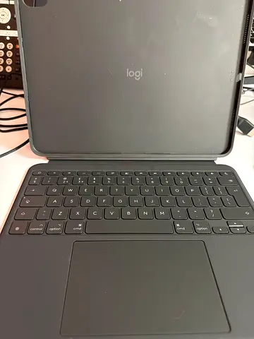 Logitech combo touch pro iPad pro13” m5