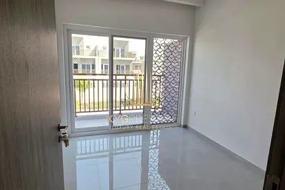 Brand New Unit | Single Row | Vacant