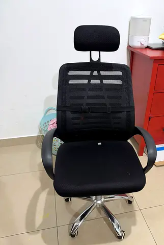 Ergonomic Black Mesh Office Chair with Headrest and Lumbar Support