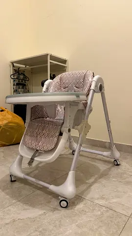 Adjustable Baby High Chair with Tray — Light Grey Patterned Seat