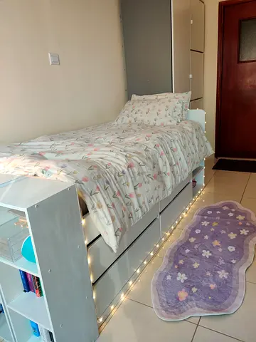 Single bed with built-in drawers and storage shelves, white, good condition