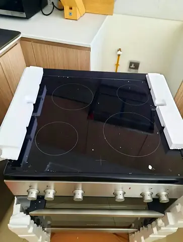 Brand New Siemens 4 Hobs full electric ceramic Cooking range size 60cm