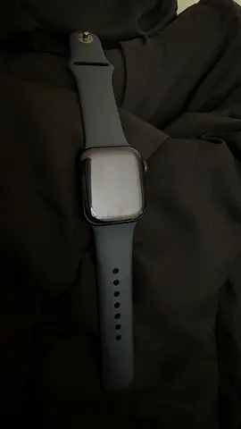 Apple watch SE 2 GPS 100% battery with screen protector