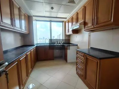 1 Month Free | Spacious Layout | Close Kitchen
