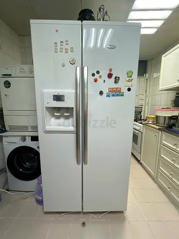 Whirlpool 2 door fridge + freezer refrigerator with water/ice dispenser — good working condition