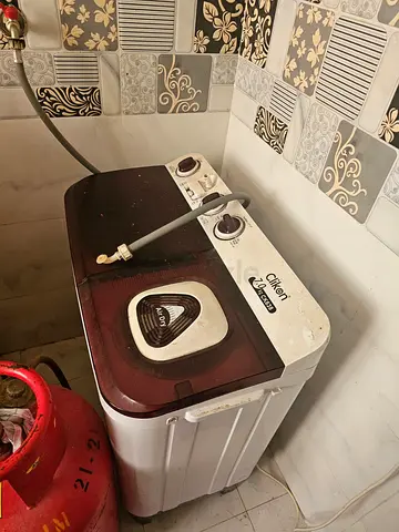 Semi-automatic Clikon twin tub washing machine - used