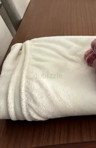 Single  size Soft white plush fleece blanket - gently used