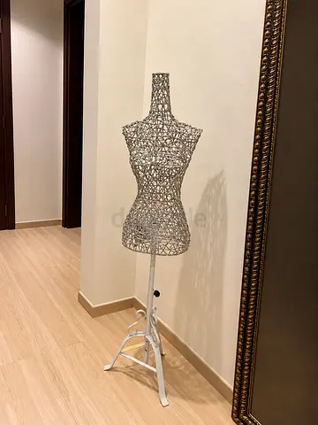 Decorative wire dress form mannequin on adjustable stand، Dress Form Mannequin