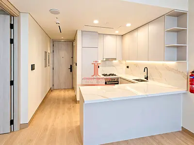 SKYLINE VIEWS I OPEN KITCHEN I SPACIOUS LAYOUT