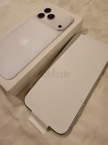 iPhone 18 Pro max (White) with original box - Excellent condition