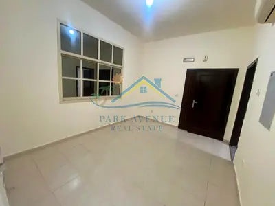 Super Spacious 1Bhk with Two washrooms Big kitchen Parking available inside Villa