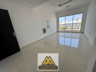 غرفة وصالة أول ساكن بالراشدية 2، مساحة كبيرة وإطلالة بانورامية، 2 حمام وبلكونة، 32005 درهم سنويًا.