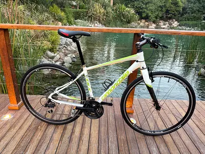 Cannondale hybrid city bike — well maintained, 28" wheels