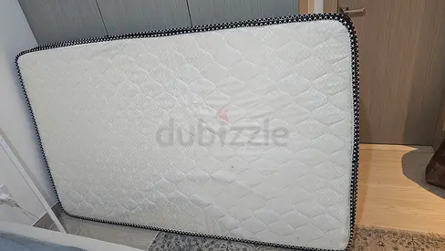 Twin mattress in good condition - firm support - 200 x 120