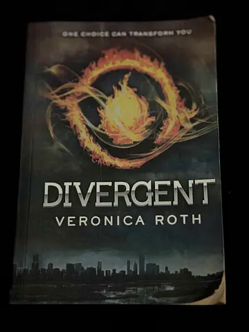 Divergent by Veronica Roth
