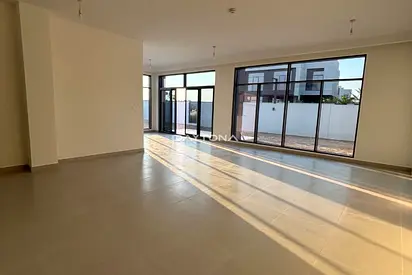 CORNER UNIT | BIGGER LAYOUT | LANDSCAPED GARDEN
