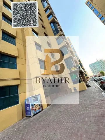 **شقة واسعة غرفتين وصالة بأبراج الخور – سعر ممتاز**