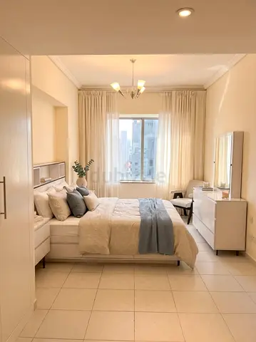 Calm, clean, quiet DIFC female room