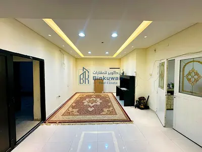 للبيع بيت شعبي في الشارقة منطقة الصبخه  ثاني قطعة من الشارع العام مساحة الارض 8100 قدم