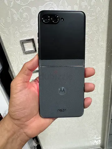 Motorola Razr 50 , 256 gb 12+16 gb ram .foldable phone - good condition