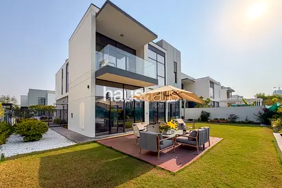Unfurnished | Single row | Large layout