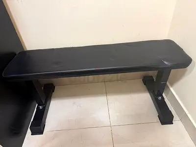 Flat weight bench — sturdy gym bench in good used condition