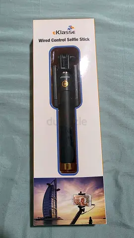 eKlassé wired controled selfie stick (new in box)