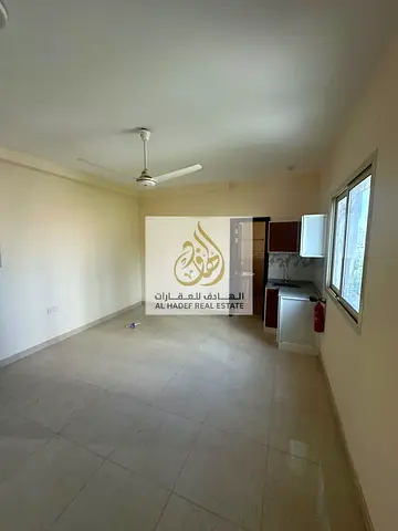 🏢 **استديو جديد للإيجار السنوي – أول ساكن!** ✨ فرصة مميزة للسكن في استديو جديد بالكامل بمنطقة ليْوارة – البستان في عجمان، بموقع حيوي قريب من أهم الخ