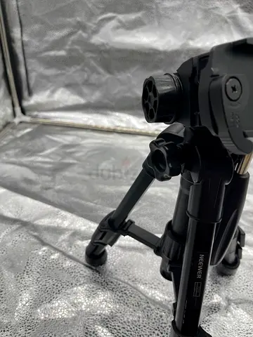 Neewer Compact Camera Tripod — Lightweight, Adjustable