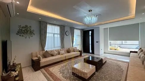 فيلا راقيه مفروشه بالكامل  للبيع او الايجار بالروضه 1 | ~ 5000 قدم _5 غرف ماستر + حوش ~ بسعر يشمل الكهرباء والمياه والمكيفات والفرش