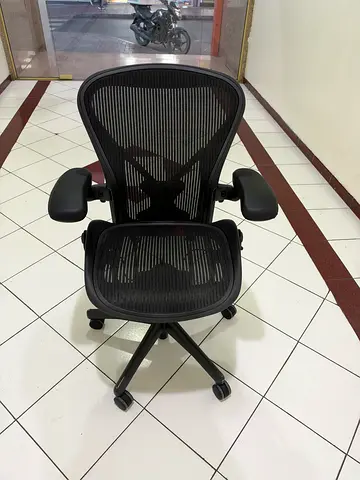 Herman Miller Aeron chair for selling.fully loaded chair