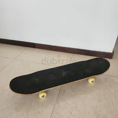 Used skateboard in good condition - ready to ride (80 cm.)