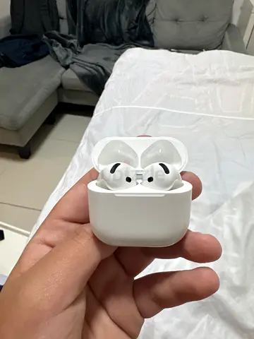 Apple AirPods4 with charging case