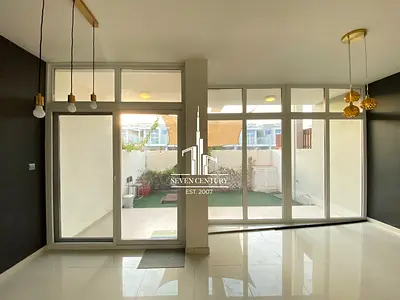 Middle Unit | Unfurnished | Modern Design| RRM