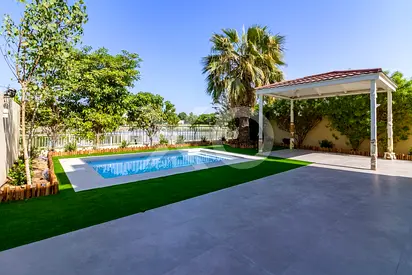 Upgraded | Extended | Private Pool | Lake view