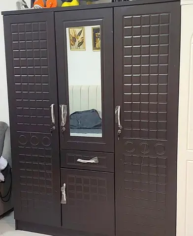 3-Door Wardrobe with Mirror – Almost New – AED 350