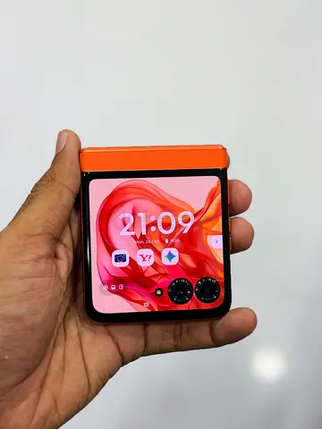 Motorola razr 50 orange