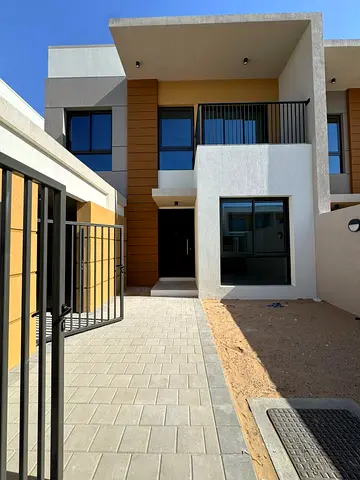 Urgent Sale Villa in Azha Community – Ajman at an Attractive Price An exceptional opportunity to own a spacious villa in Azha Community, Ajman, at