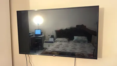 LG 43-inch UHD 4K Smart TV – Excellent Condition