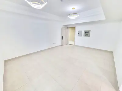 Luxurious same like new 2 parking close kitchen